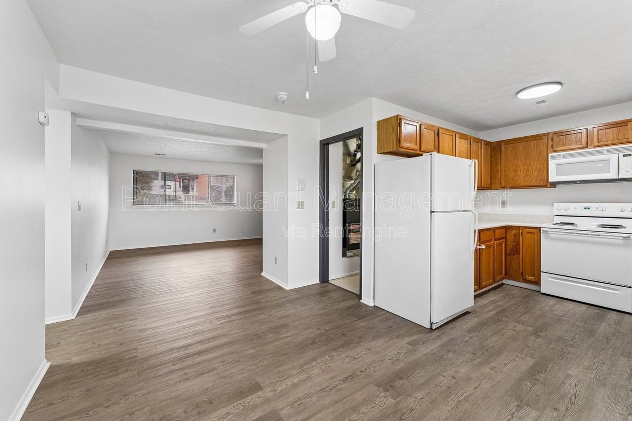 1268 Golden Gate Dr #142 - Photo 5 of 27