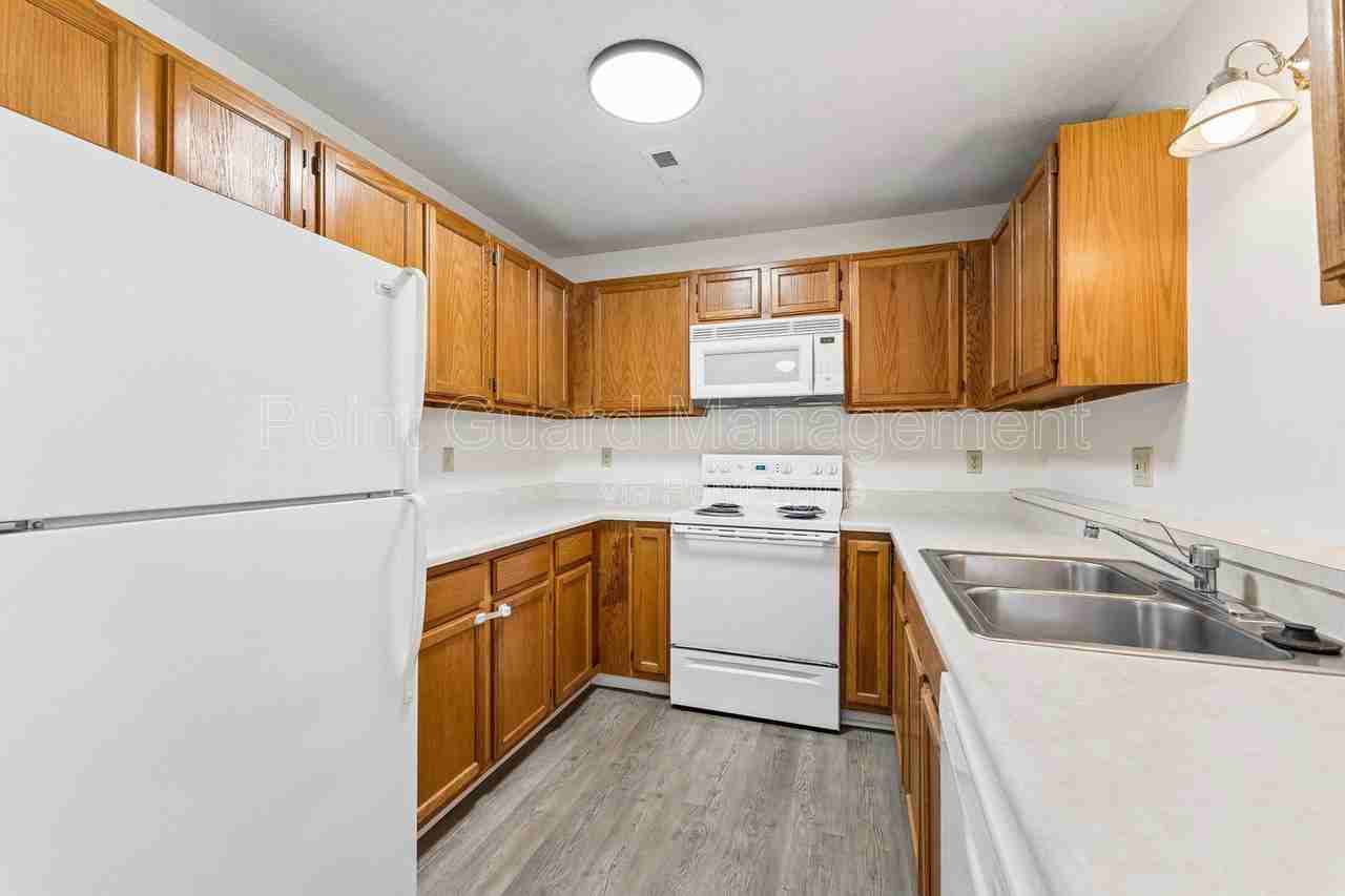 1268 Golden Gate Dr #142 - Photo 7 of 27