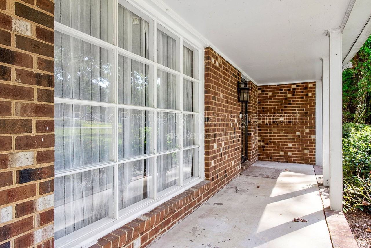 2353 Shoreham Dr - Photo 4 of 31