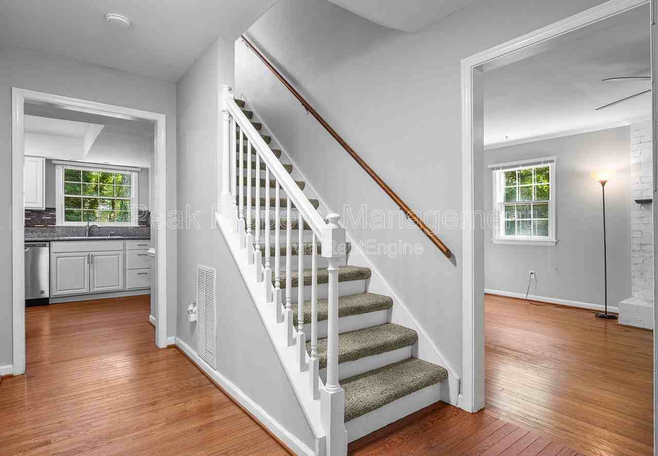 2353 Shoreham Dr - Photo 6 of 31