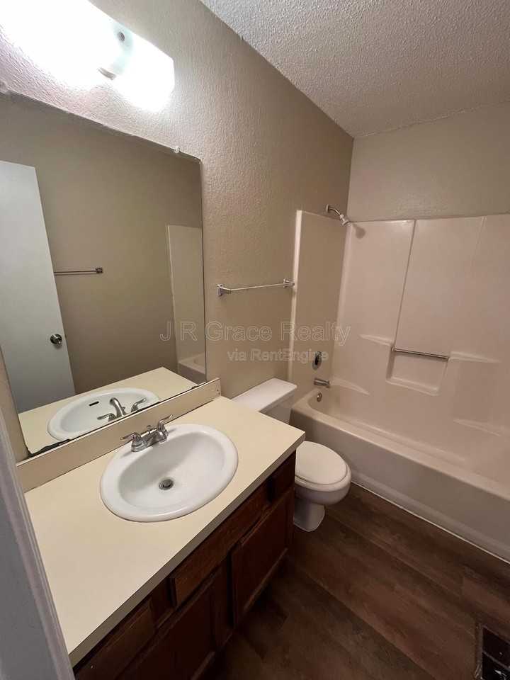 5911 Shadydell Dr - Photo 3 of 18