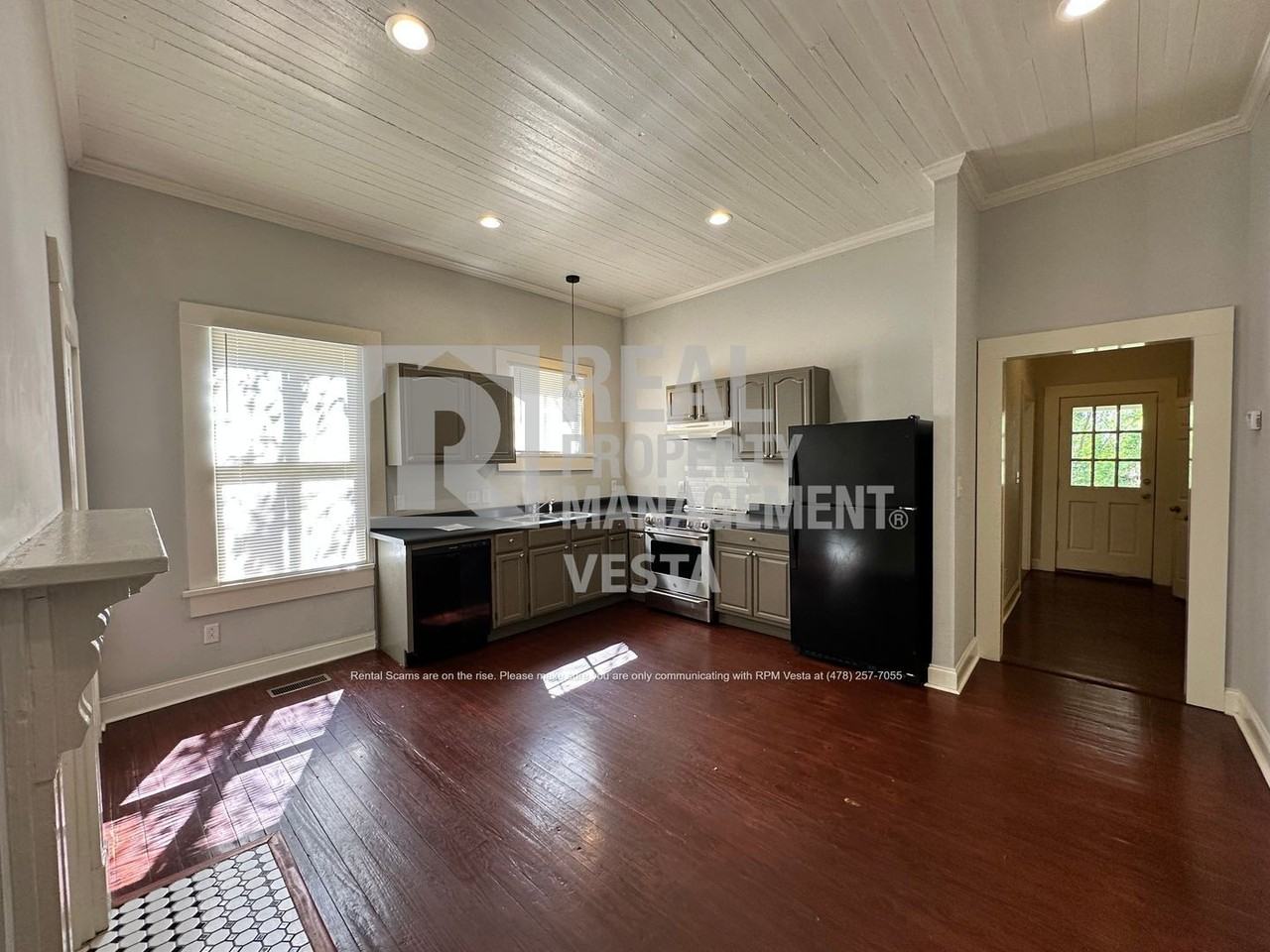 1227 Calhoun St - Photo 4 of 15