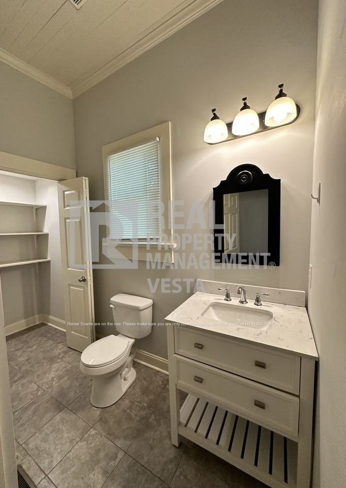 1227 Calhoun St - Photo 7 of 15