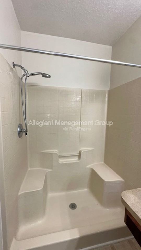 939 Halifax Dr - Photo 4 of 29