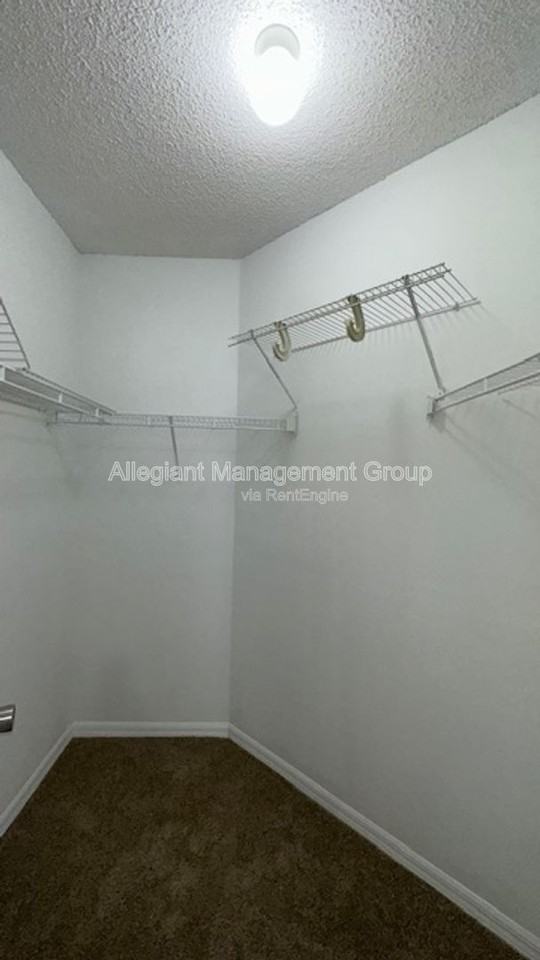 939 Halifax Dr - Photo 6 of 29