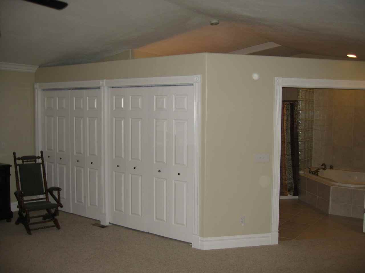 1005 E St - Photo 4 of 11