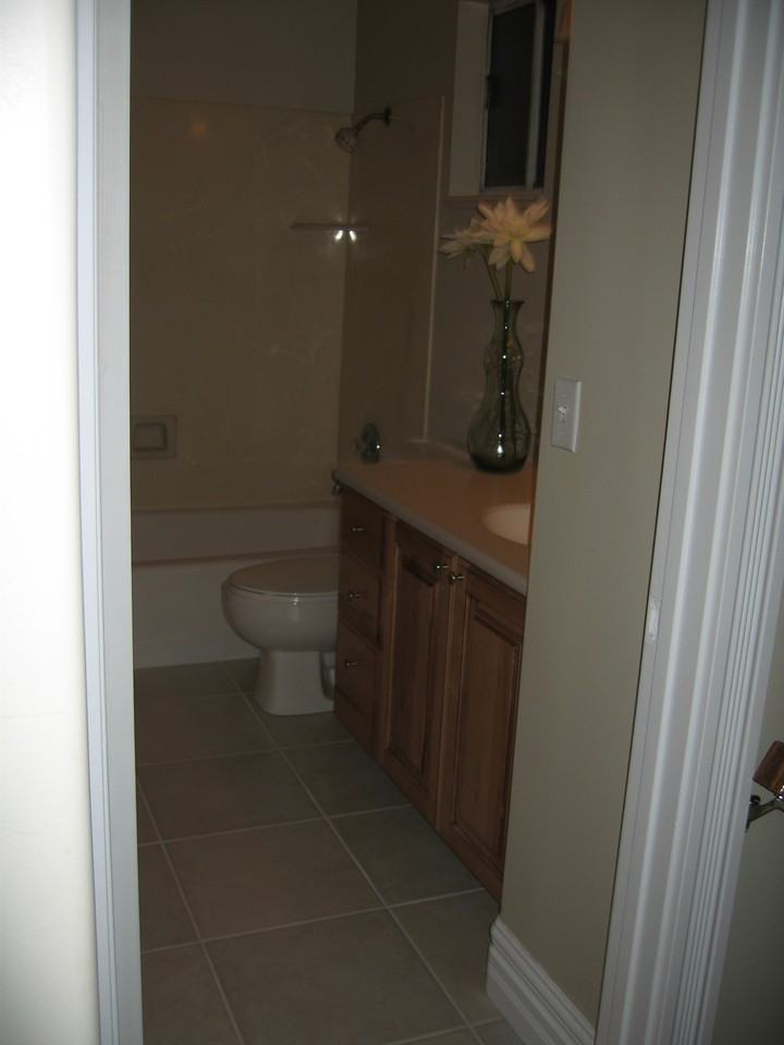 1005 E St - Photo 6 of 11