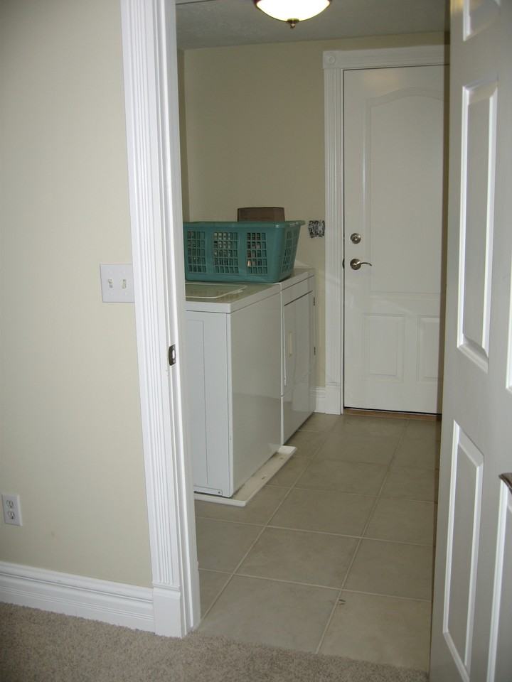 1005 E St - Photo 6 of 11