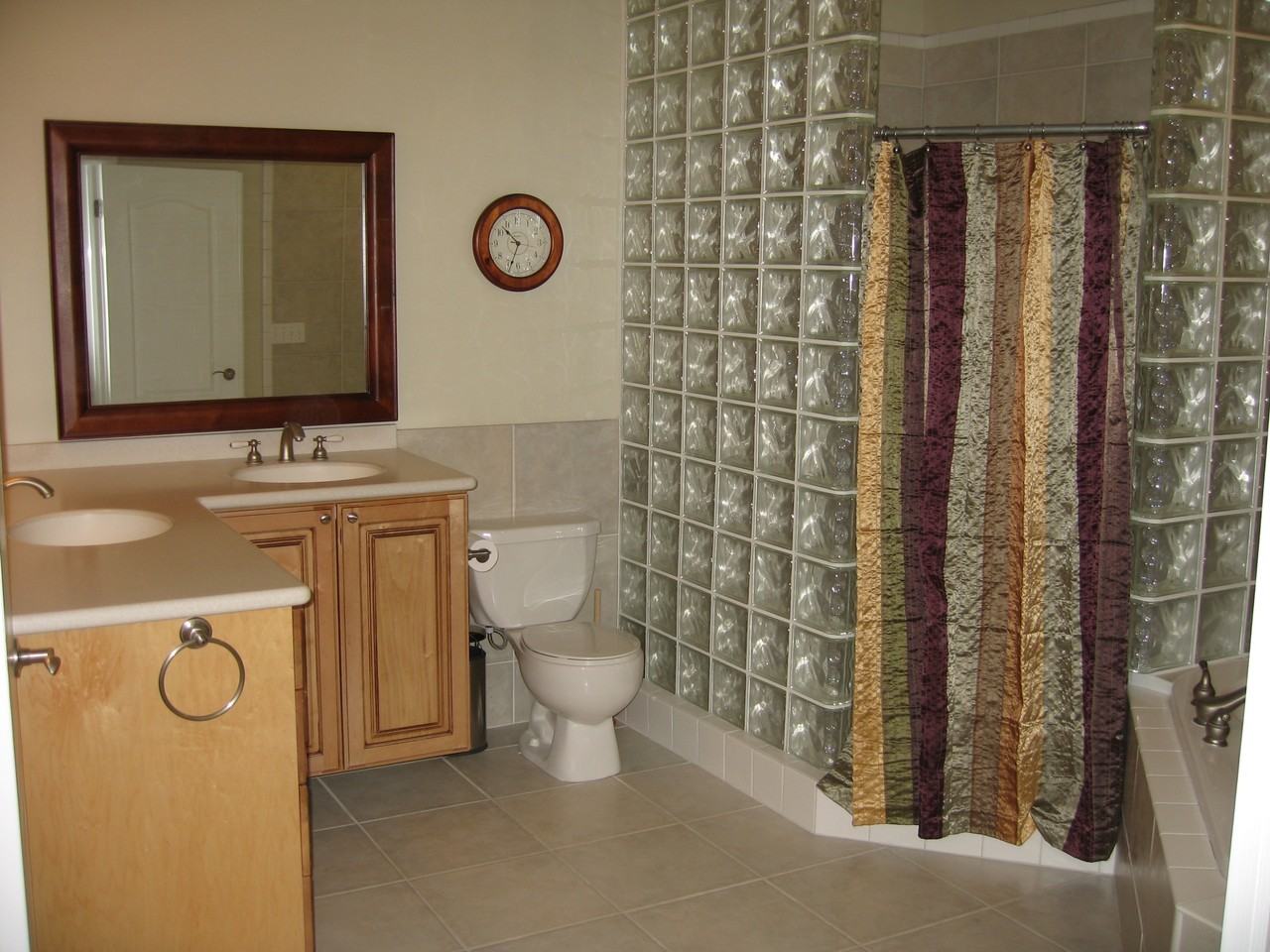 1005 E St - Photo 5 of 11