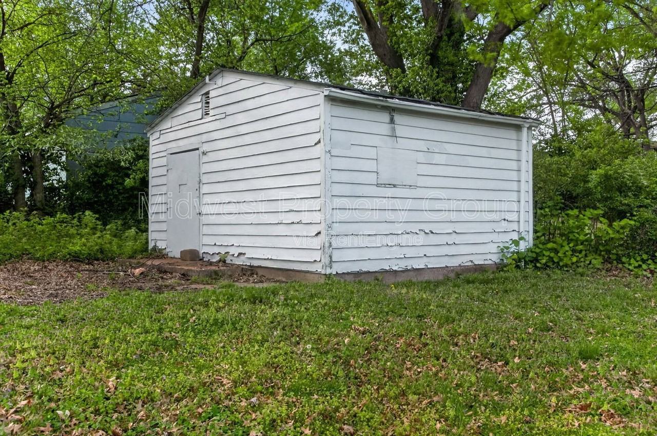 3219 Royalton Ave - Photo 2 of 17