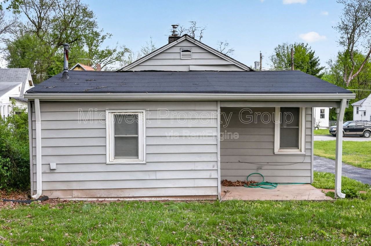 3219 Royalton Ave - Photo 3 of 17