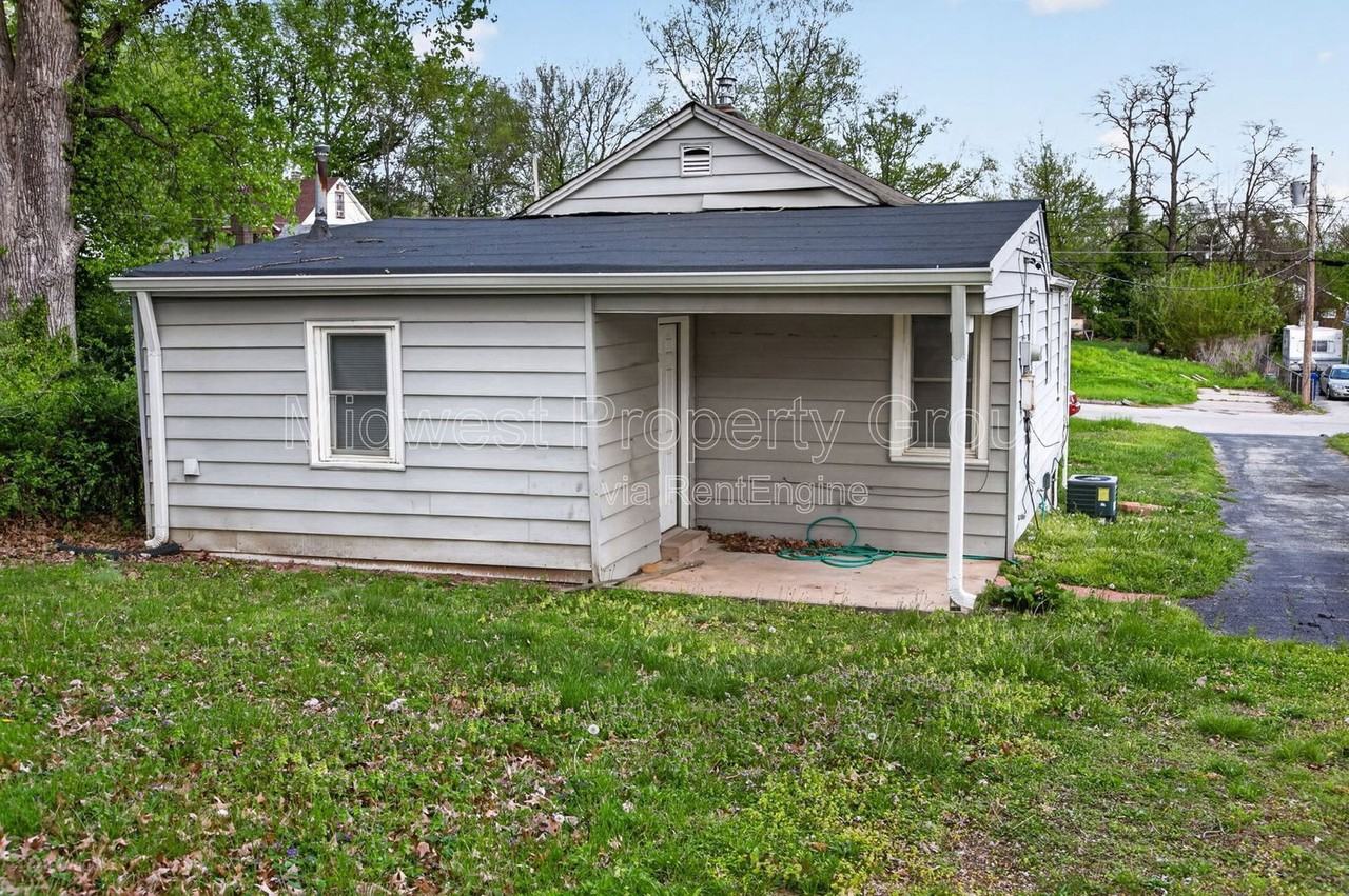 3219 Royalton Ave - Photo 5 of 17