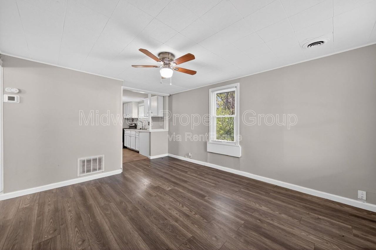 3219 Royalton Ave - Photo 7 of 17