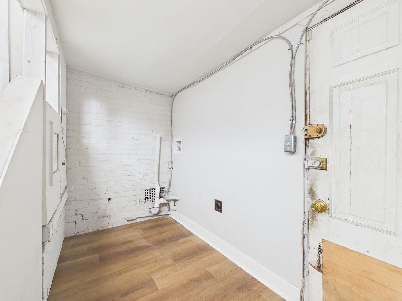 3600 Pilots Ln - Photo 4 of 36