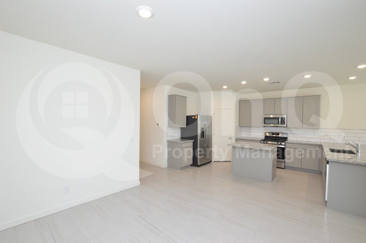 2567 N Kenna Pl - Photo 3 of 26