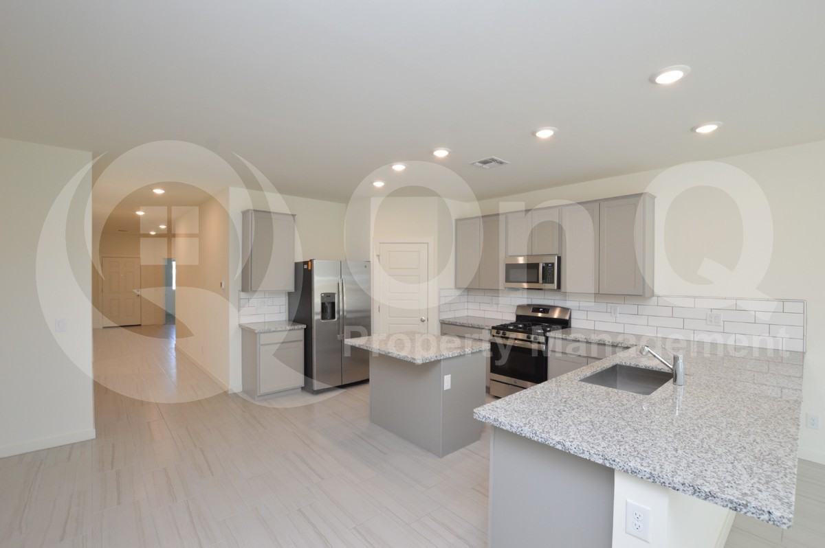 2567 N Kenna Pl - Photo 4 of 26