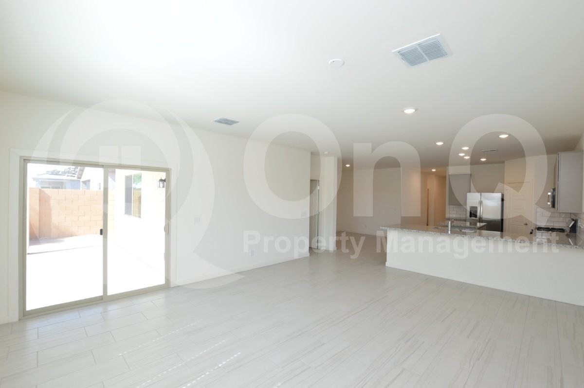 2567 N Kenna Pl - Photo 6 of 26