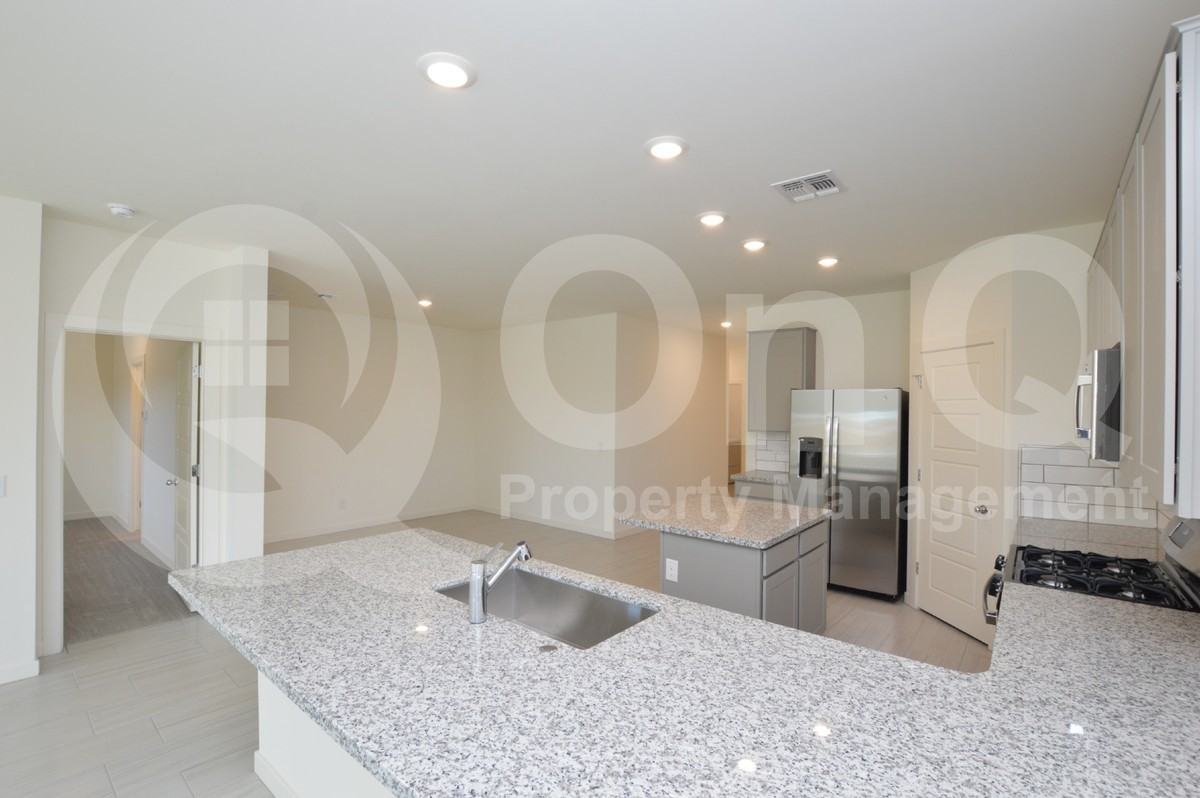 2567 N Kenna Pl - Photo 7 of 26