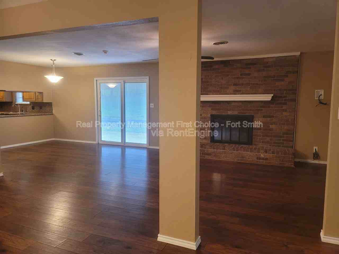 306 Elfen Glen St - Photo 2 of 20