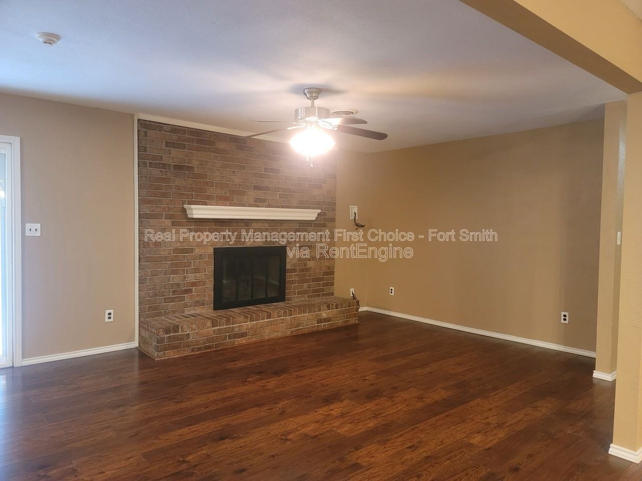 306 Elfen Glen St - Photo 3 of 20