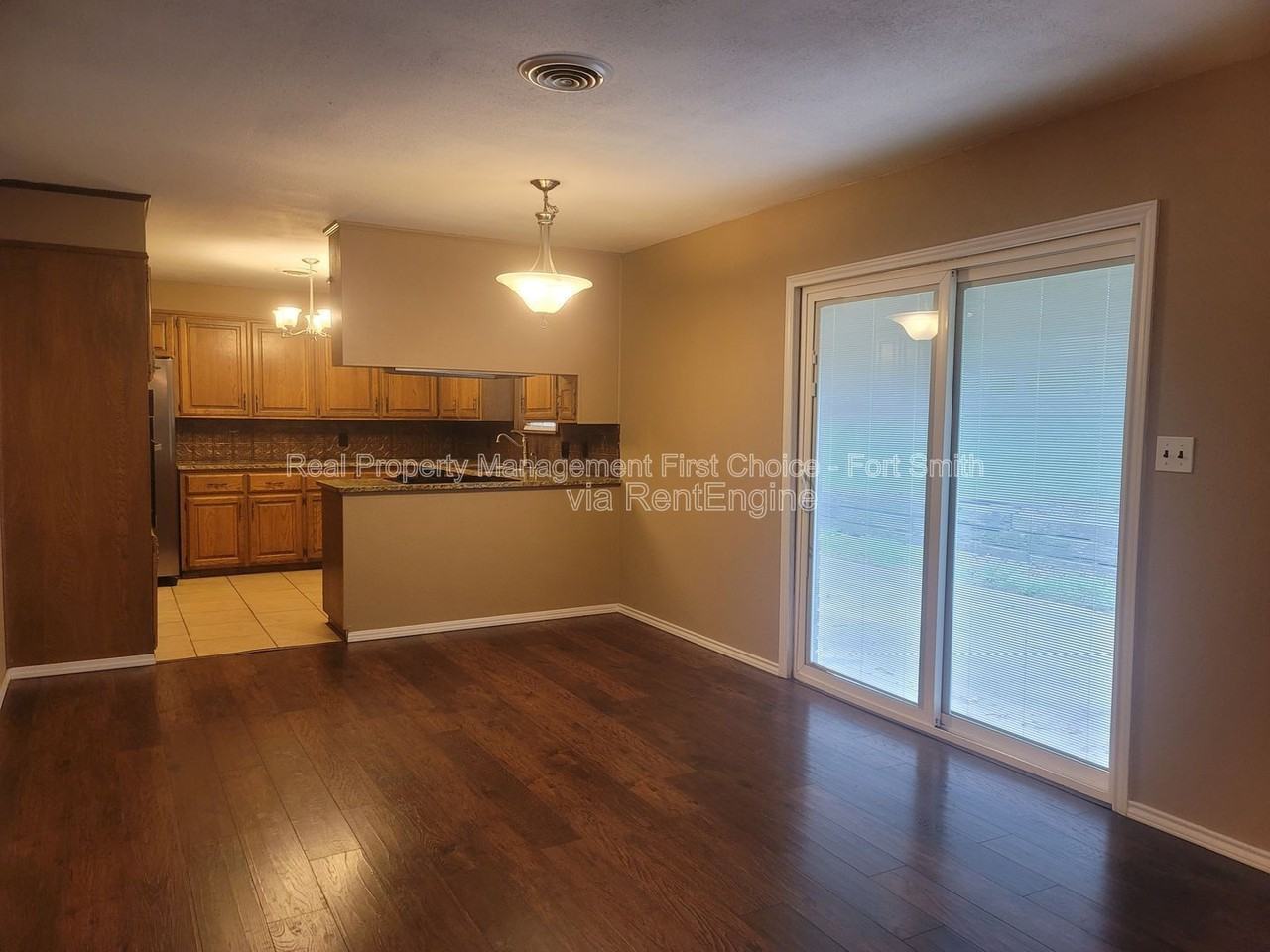 306 Elfen Glen St - Photo 5 of 20