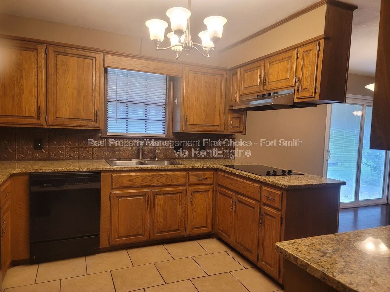 306 Elfen Glen St - Photo 6 of 20