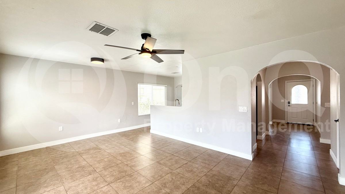 10115 W Reade Ave - Photo 3 of 21