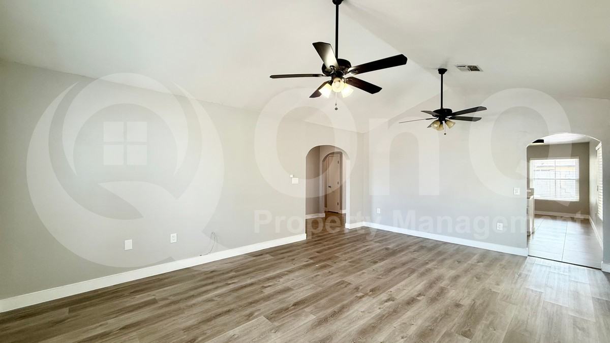 10115 W Reade Ave - Photo 5 of 21