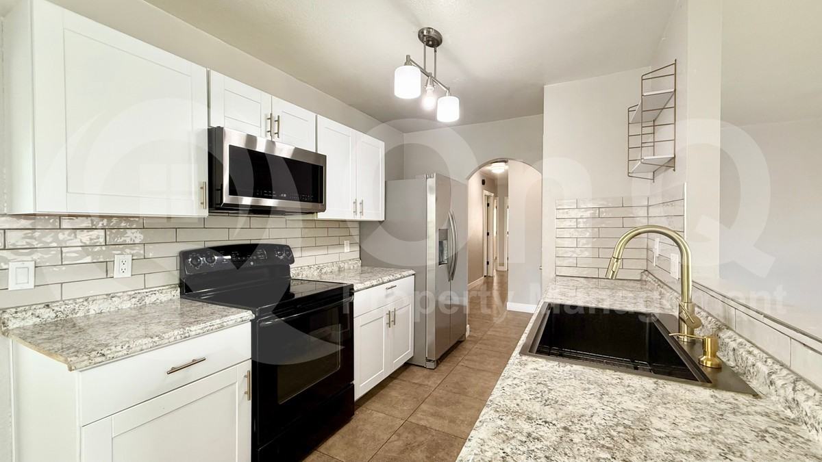 10115 W Reade Ave - Photo 6 of 21