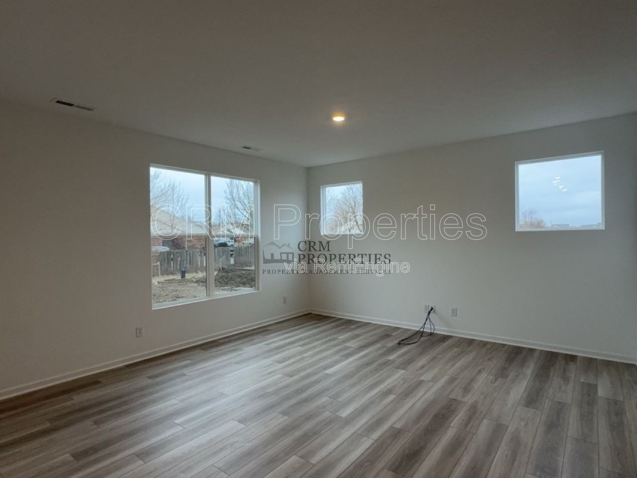 809 Oyster Bay Dr - Photo 3 of 23