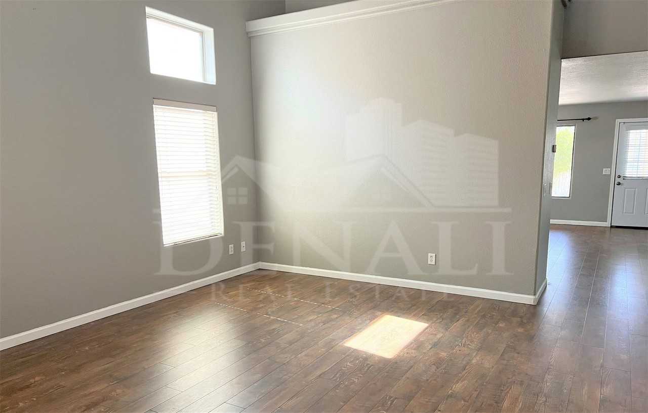 2520 N 109th Ave - Photo 3 of 31