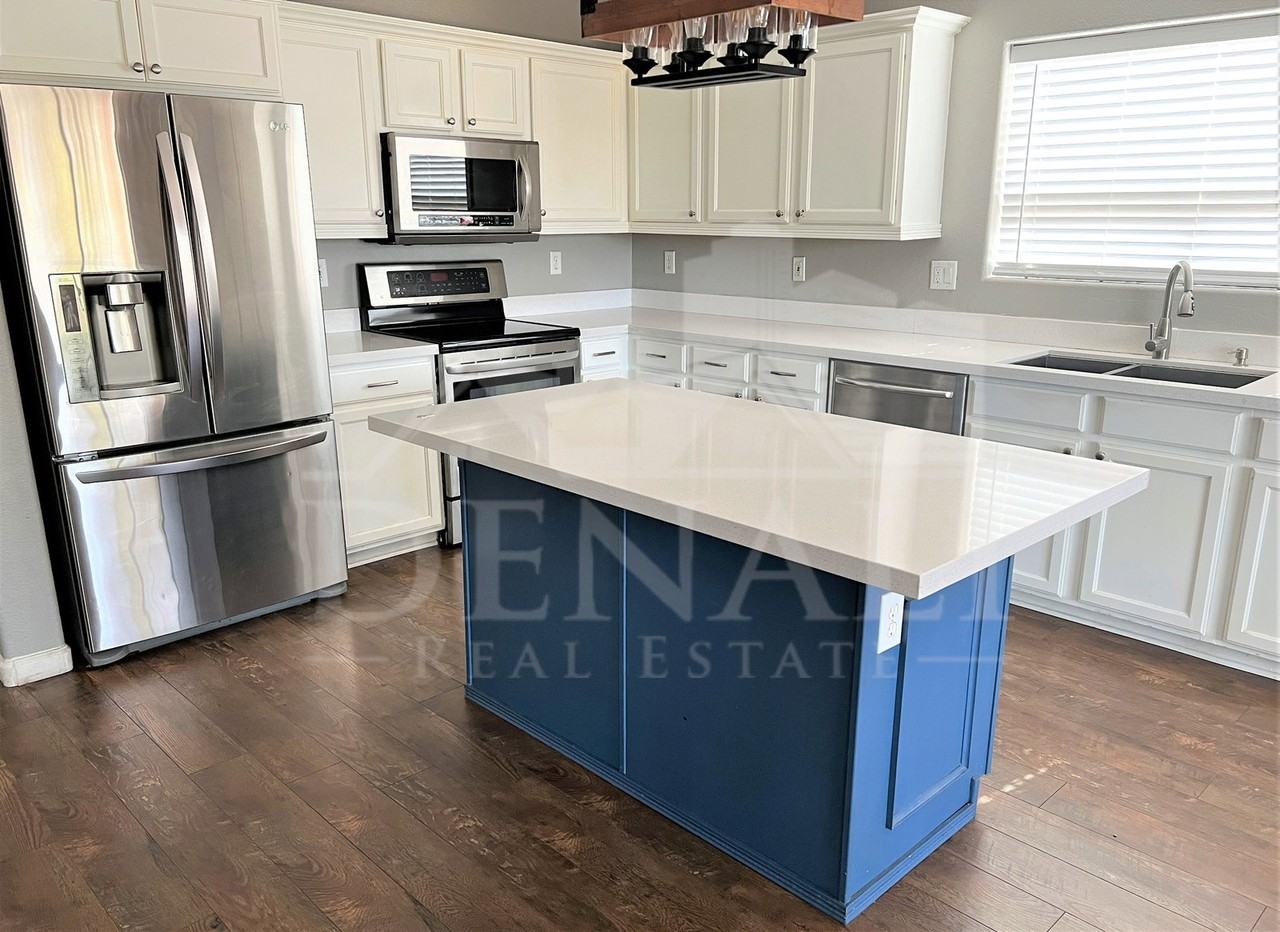 2520 N 109th Ave - Photo 6 of 31