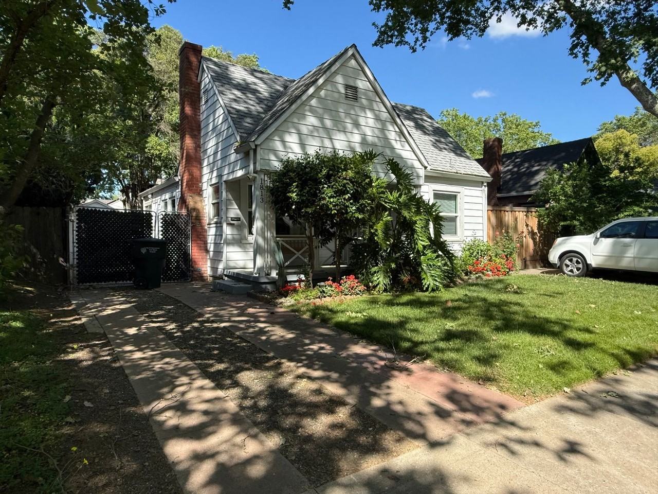 1813 Beverly Way - Photo 2 of 34