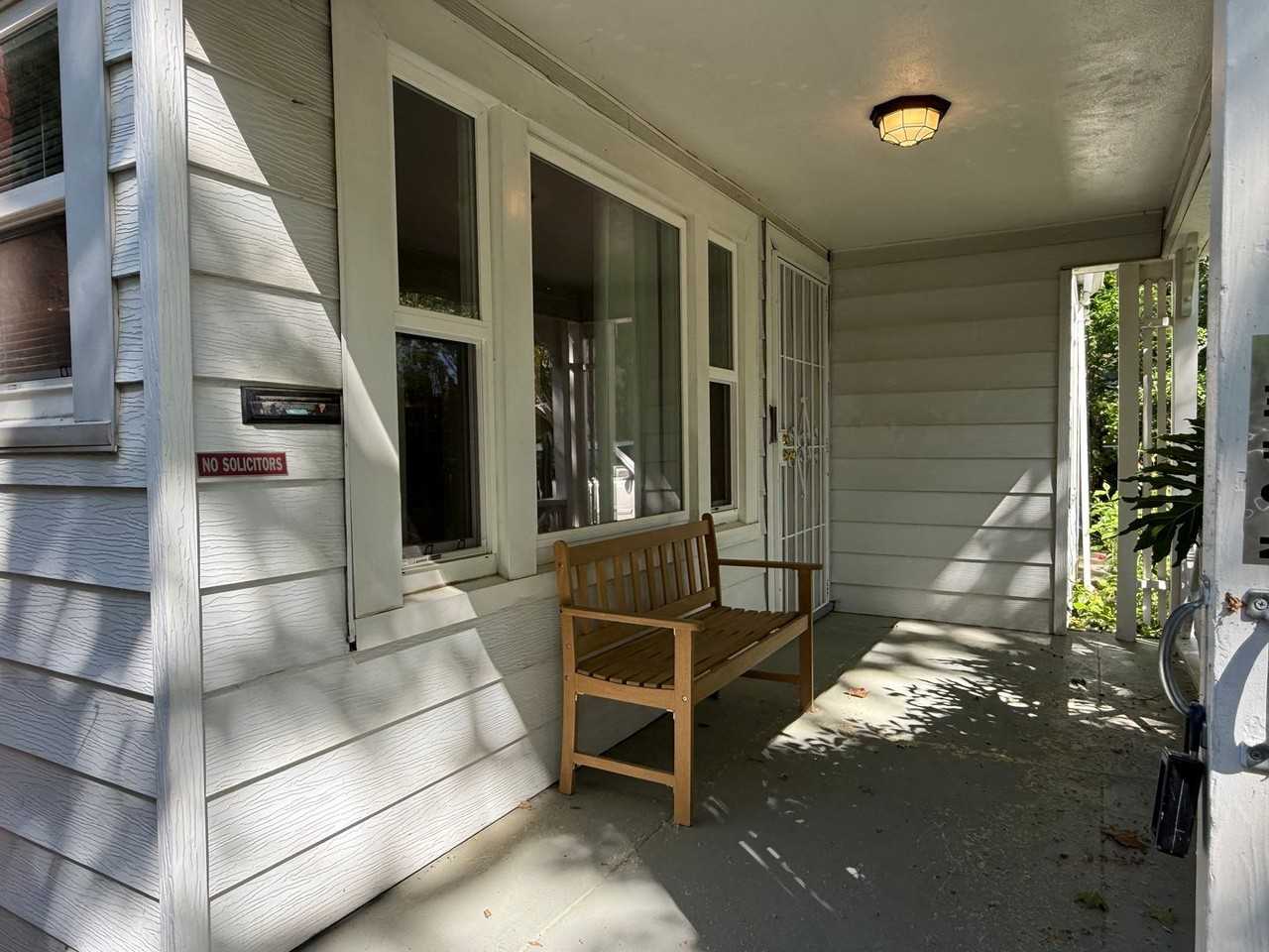 1813 Beverly Way - Photo 4 of 34