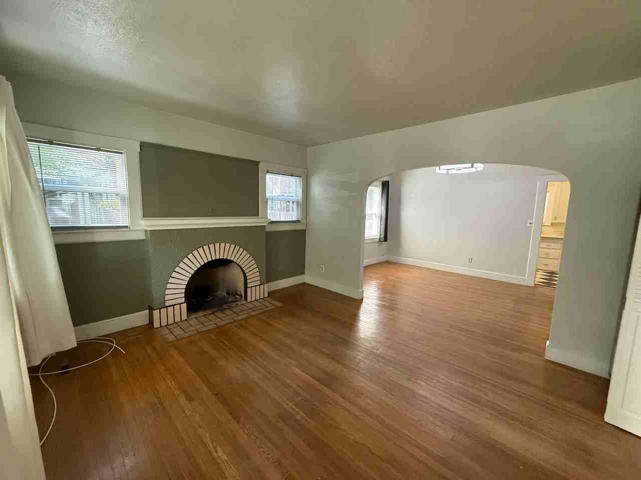 1813 Beverly Way - Photo 5 of 34