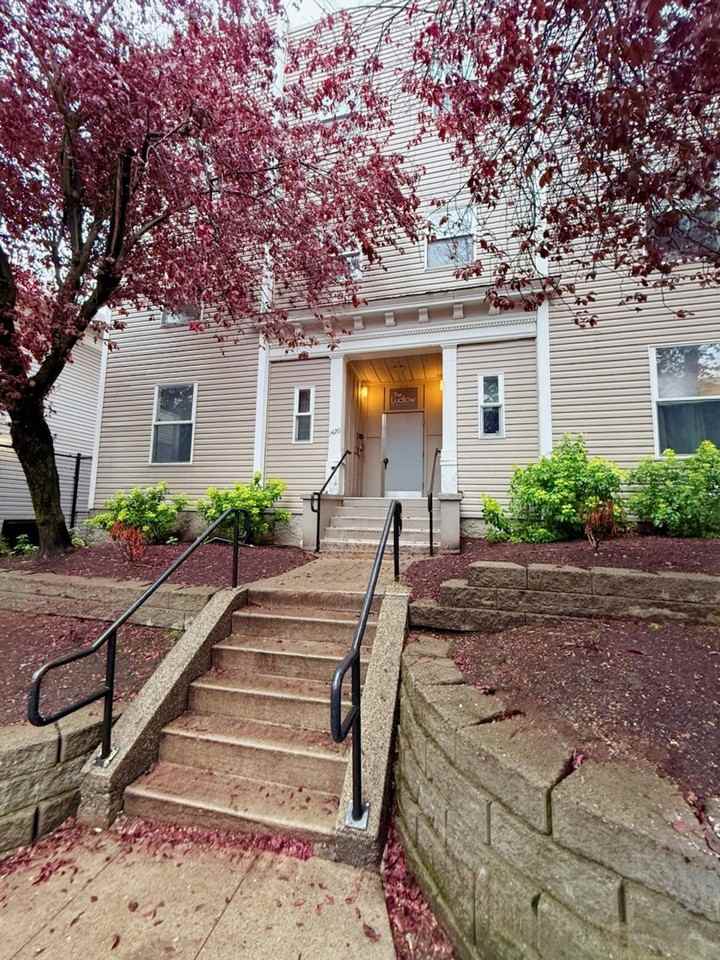 Ludlow B Apartments - Photo 2 of 3