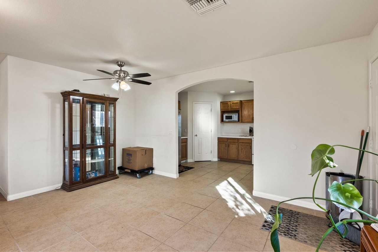 1934 Capistrano Ln - Photo 3 of 18