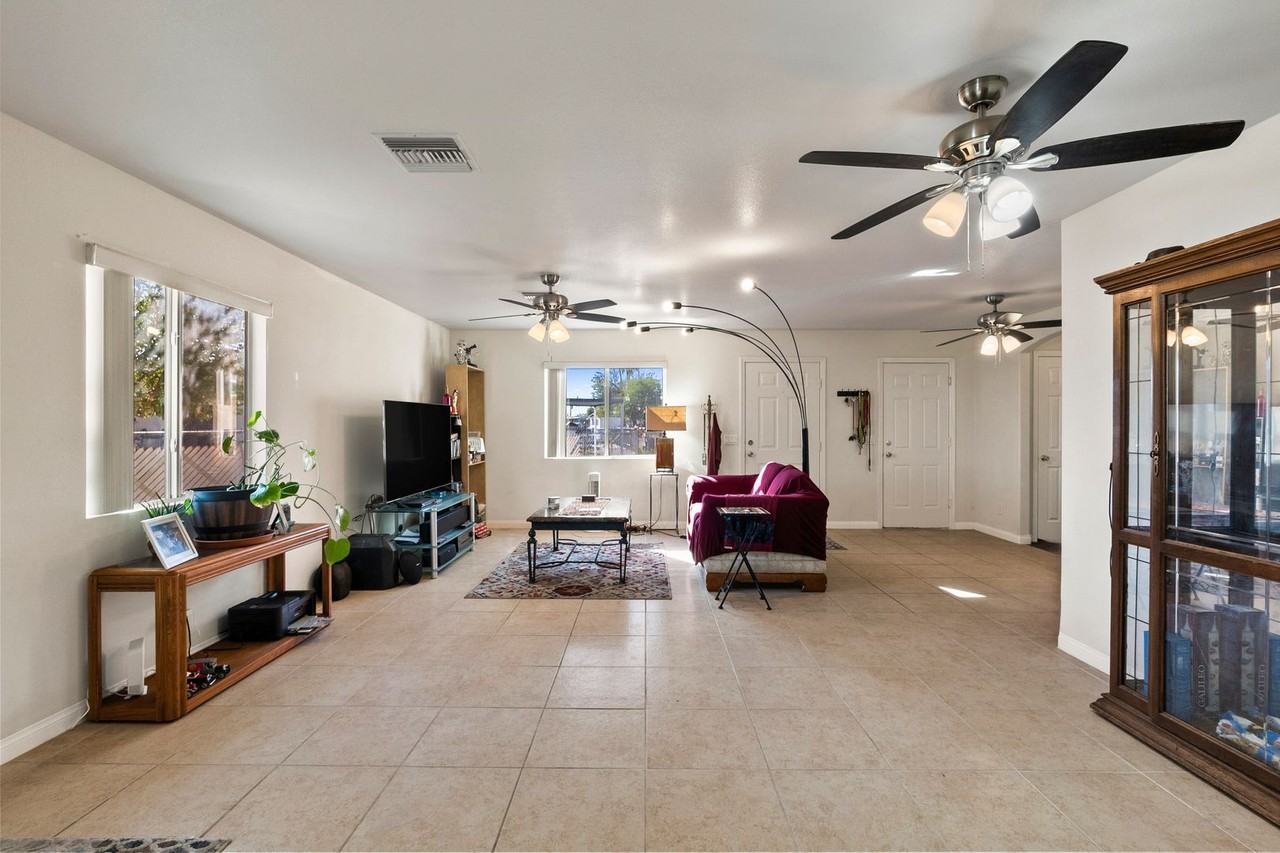 1934 Capistrano Ln - Photo 5 of 18