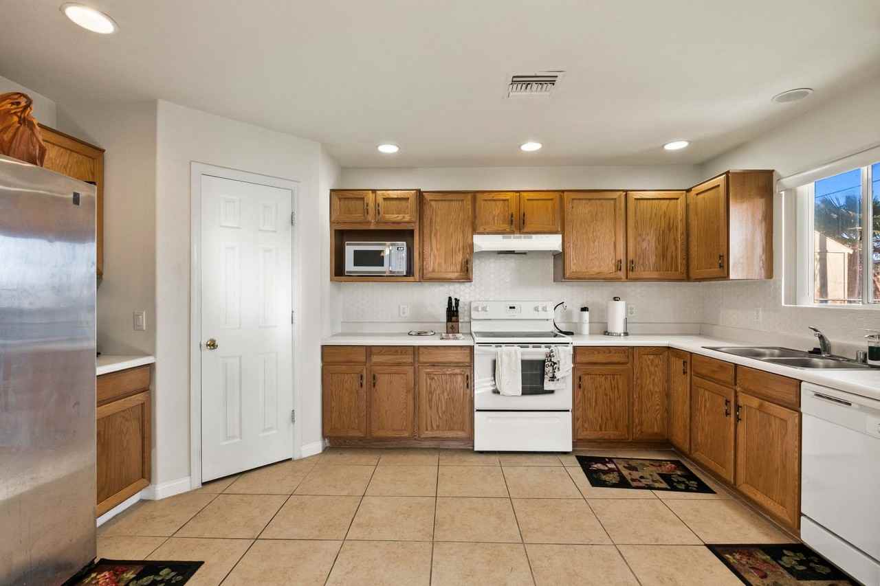 1934 Capistrano Ln - Photo 6 of 18