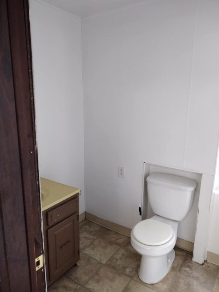 510 Center St #1 - Photo 2 of 9