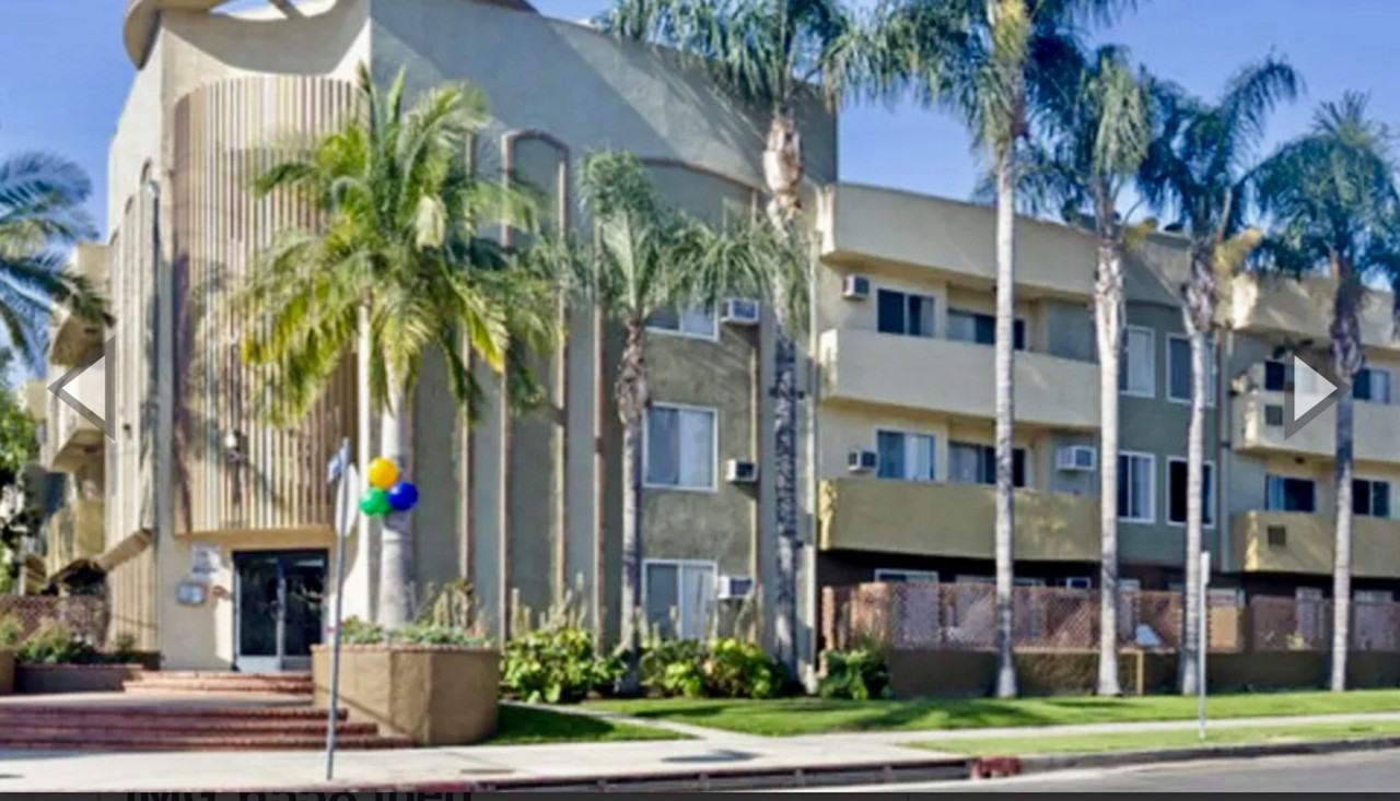 Tarzana Terrace Apartments - Photo 2 of 23