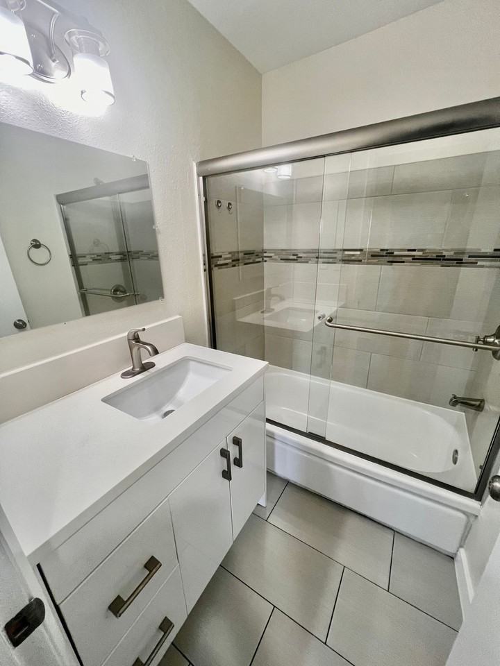 Tarzana Terrace Apartments - Photo 6 of 23