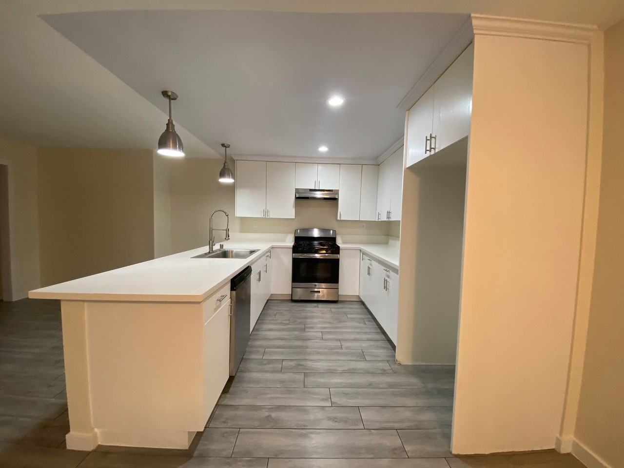 Tarzana Terrace Apartments - Photo 7 of 23