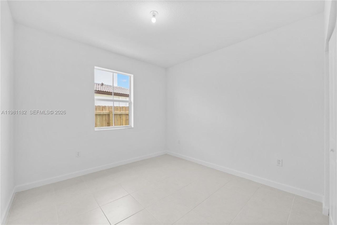 2310 Southeast 28th Drive - Photo 6 of 41