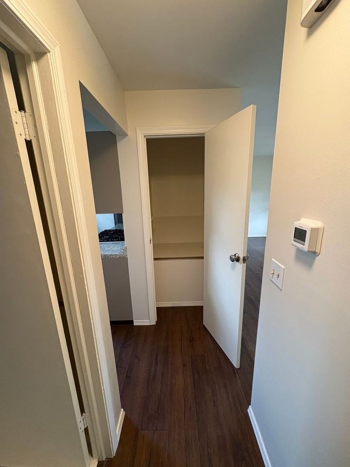 4239 Phillip St - Photo 5 of 34