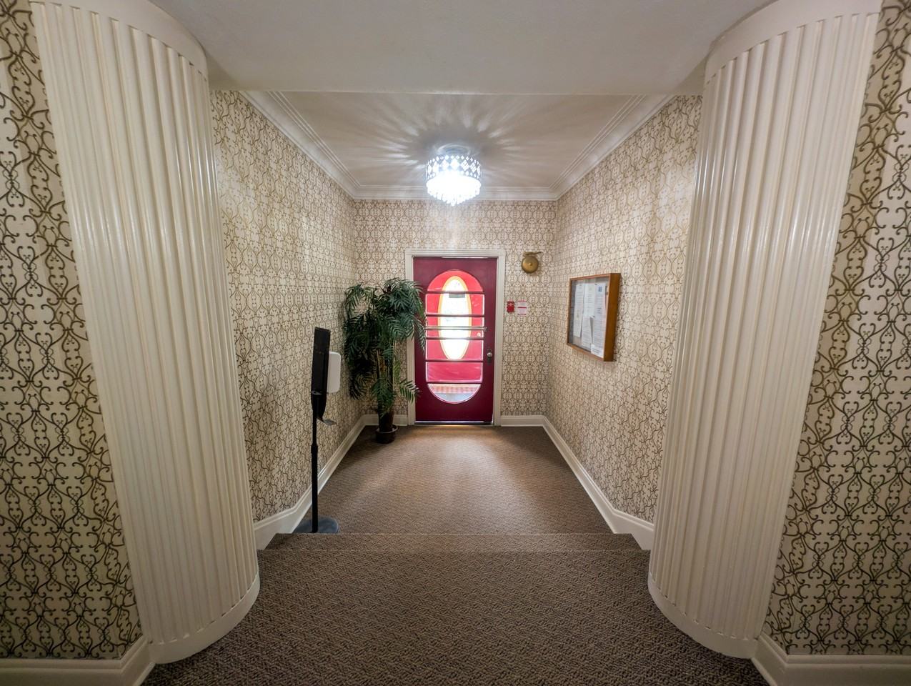 Bloor West Apartments - Photo 2 of 4