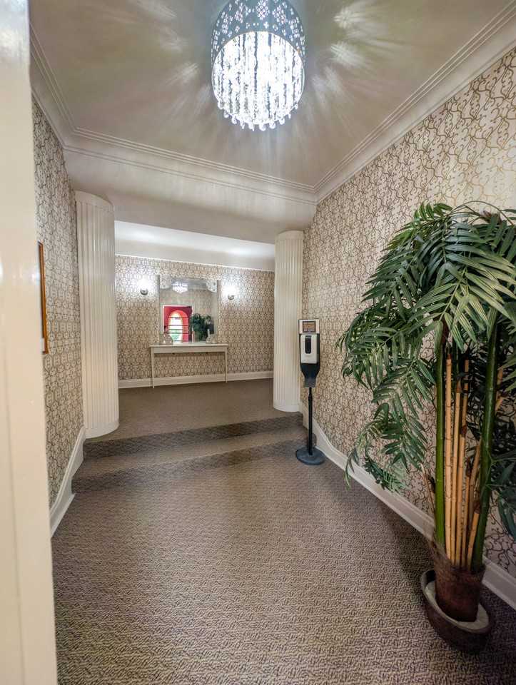 Bloor West Apartments - Photo 3 of 4