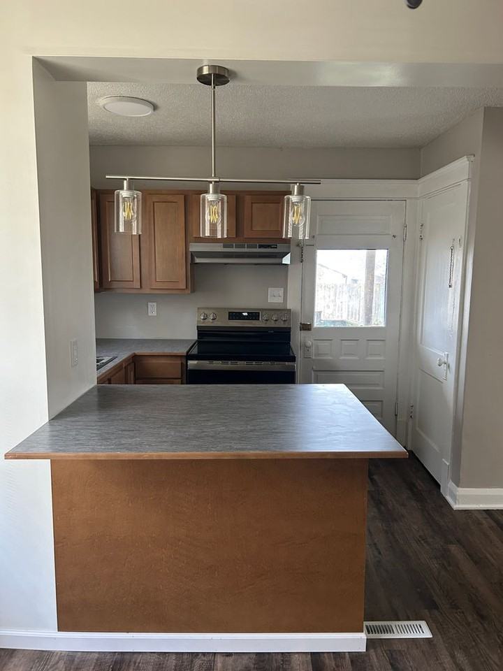 211 Carnegie Ave - Photo 4 of 31