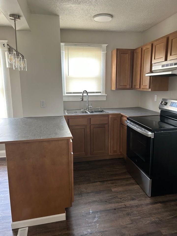 211 Carnegie Ave - Photo 5 of 31