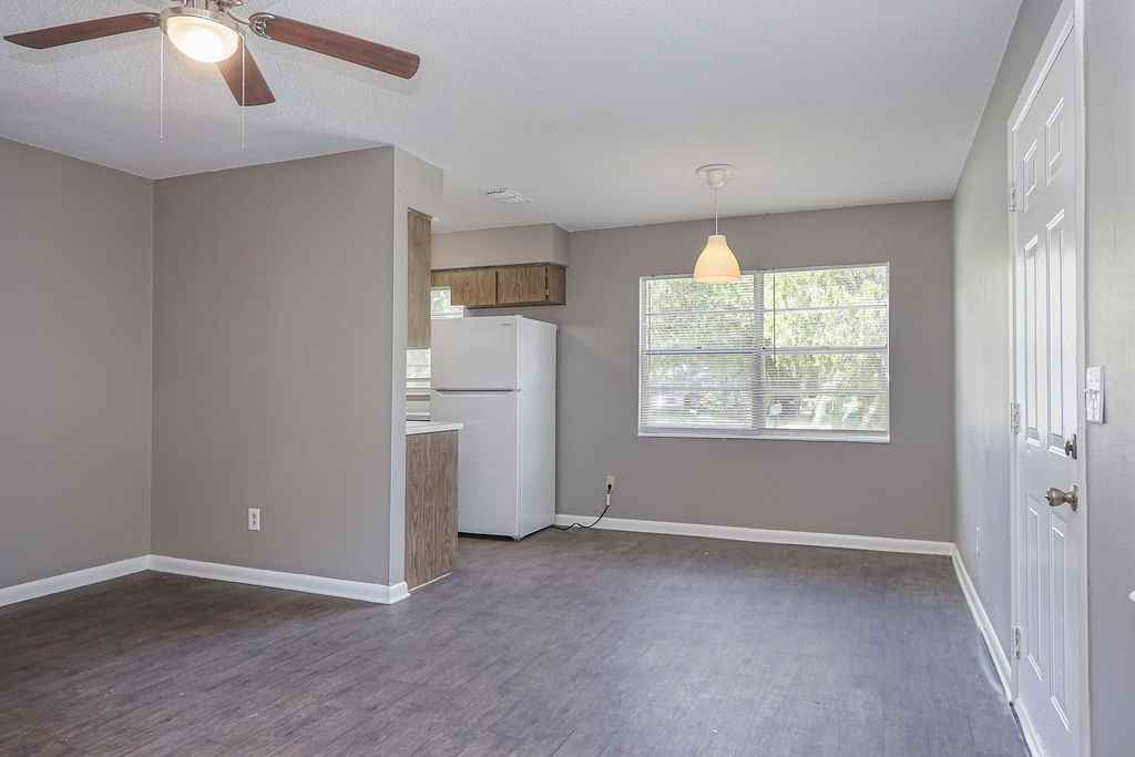 832 E Indiana Ave #1 - Photo 5 of 13